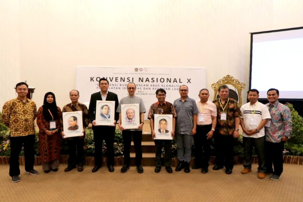 Life Time Achievement Awards untuk Empat Tokoh HI Indonesia